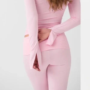 ROSA Set - Säljer mitt rosa soft touch från Gina Tricot. Tröjan är i storlek S och byxorna i XS. Använt 2-3 gånger men skicket är som nytt. Inga fläckar eller något.   