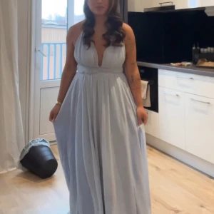 Balklänning  - Balklänning i nästintill nyskick 