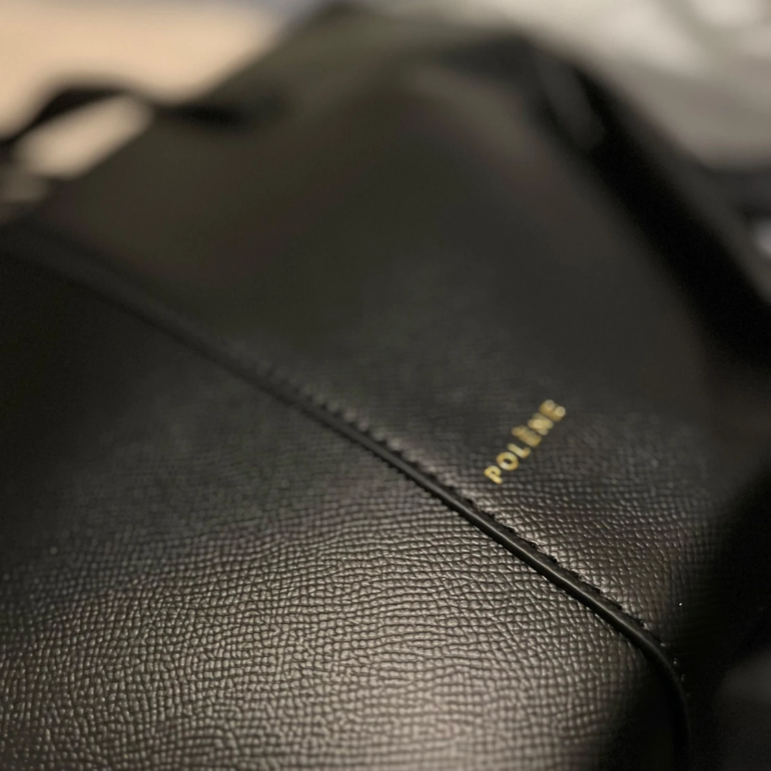 Svart handväska från Polene  - 92