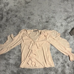 Zara blus - Jätte fin blus som inte kommer till användning 