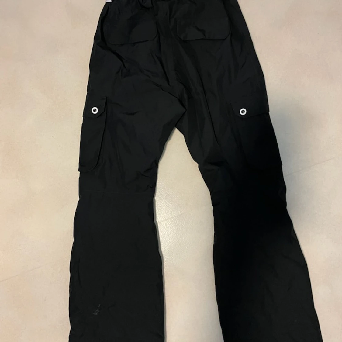 Svarta byxor från Dope - 90