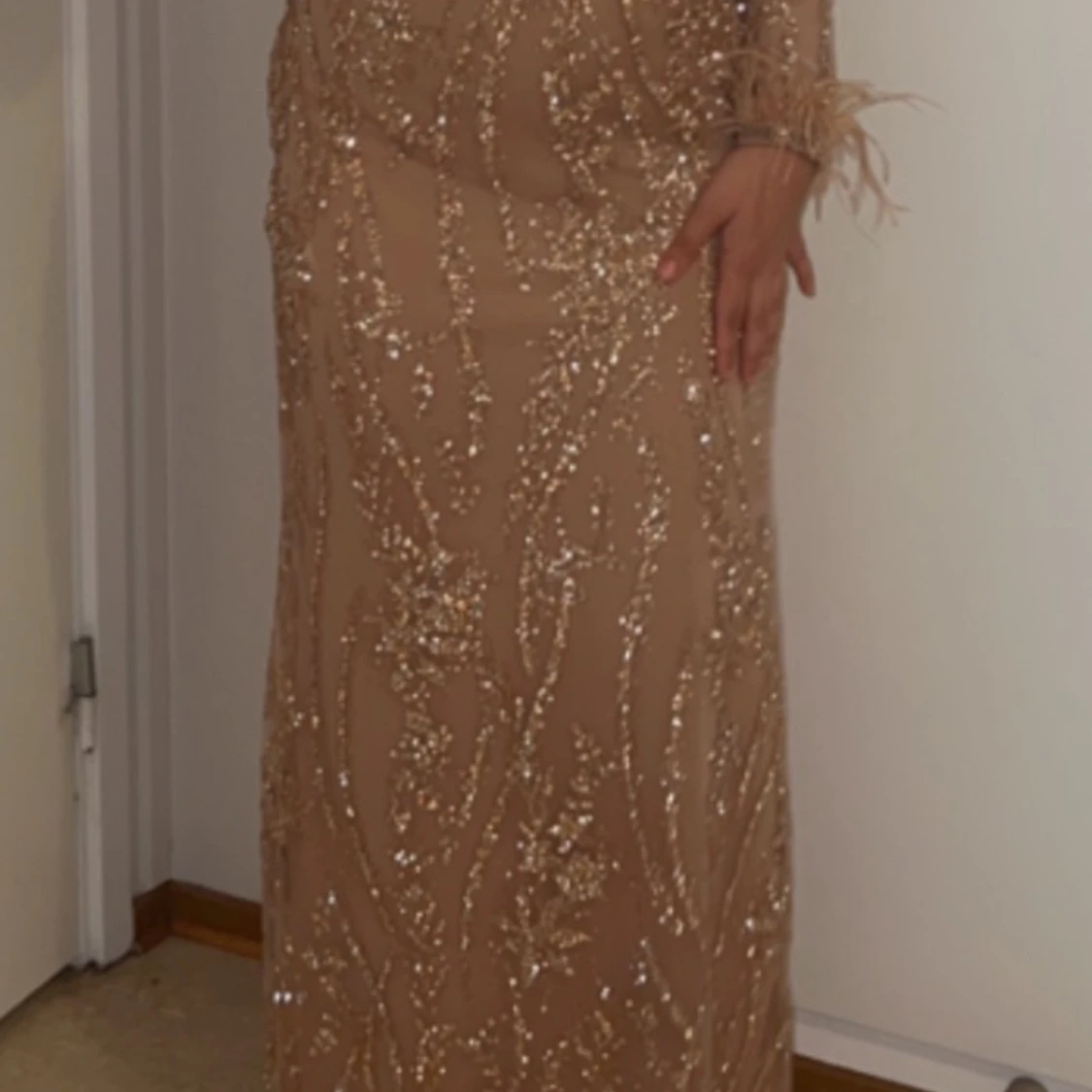 Beige glittrig långklänning - 90