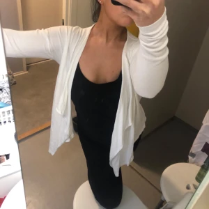 Vit långärmad kofta - Bra kvalitet 