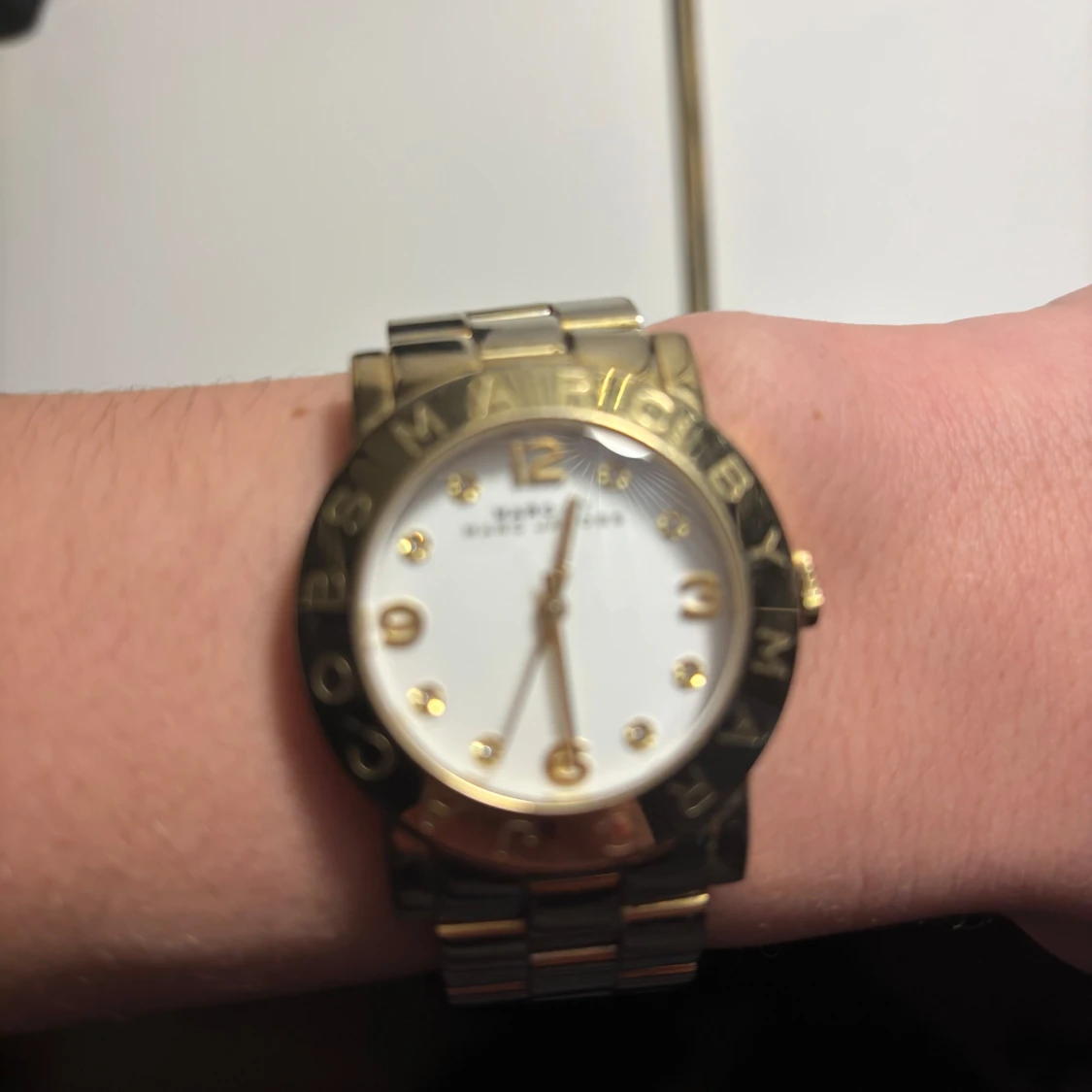 Guldfärgad klocka från Marc by Marc Jacobs - 91