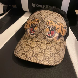 Gucci Keps Tiger - Säljer min äkta gucci keps tiger i väldigt sällsynt storlek XS, pris går diskutera.