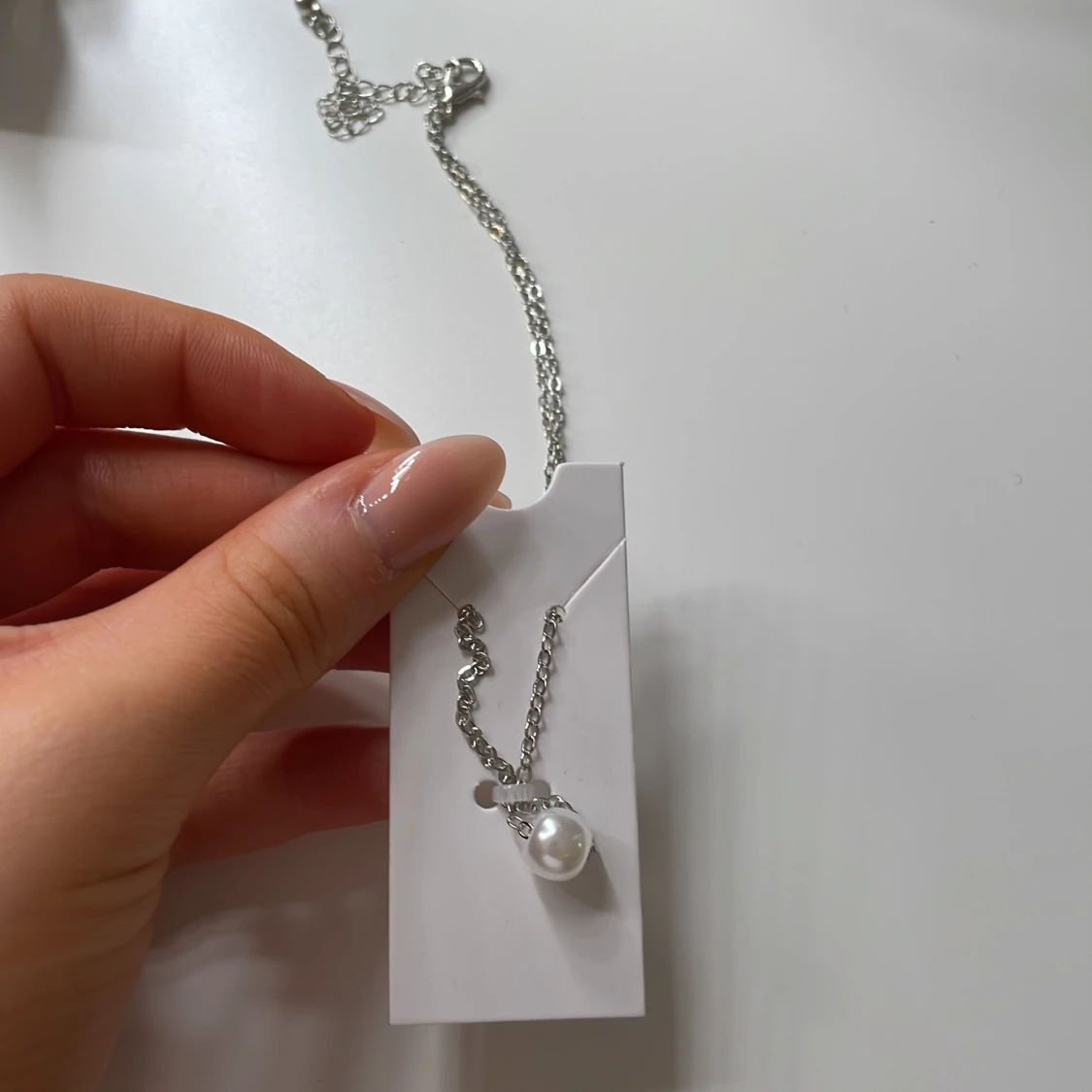 Silverhalsband med pärla