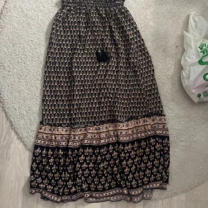 Lång kjol - Super fin lång kjol från indiska i storlek s💞