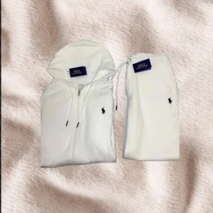 Polo Ralph Lauren Dress - Letar nu efter någon som är vilig att byta en hel vit dress i storlek M till en dress i storlek S då jag upplever att den är lite stor på mig