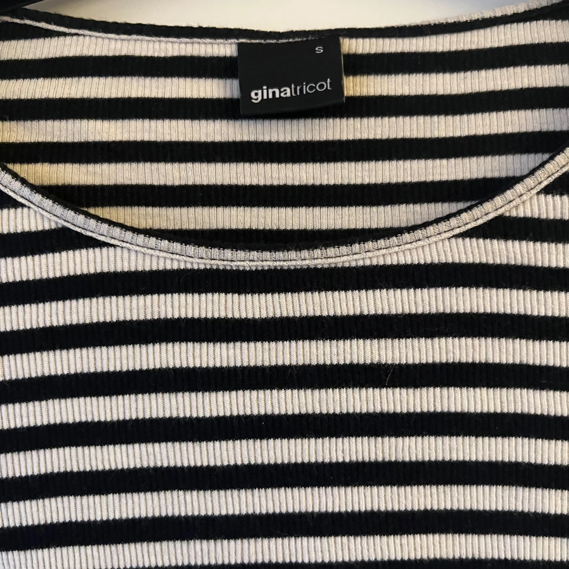 Randig långärmad topp från Gina Tricot - 90