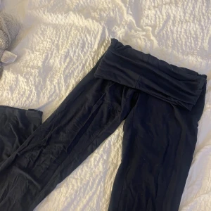 Mörkblå yoga pants - I storlek xxs men passar upp till S, mörkblå