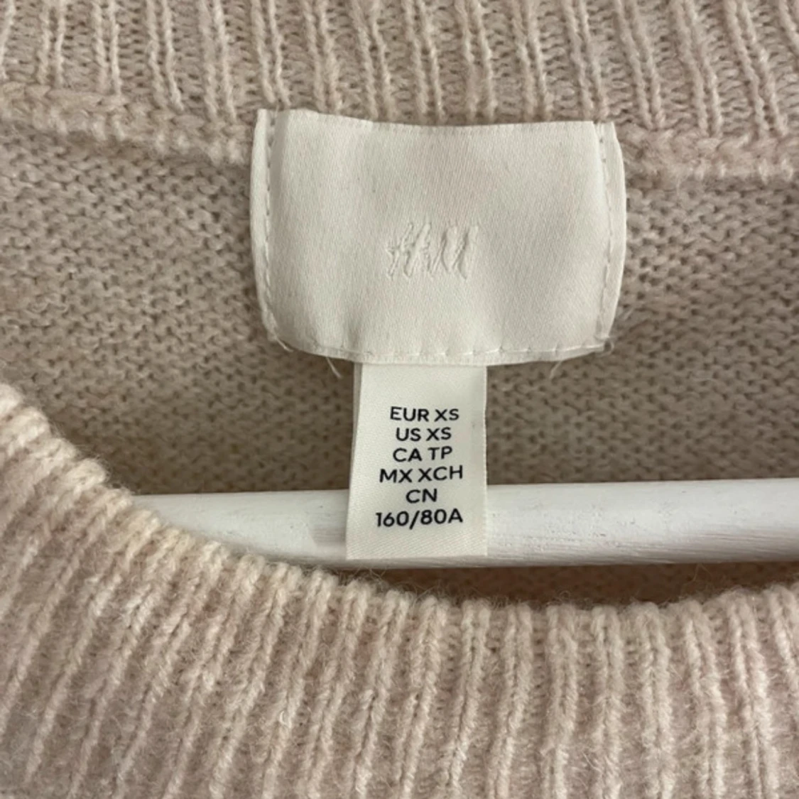 Beige stickad tröja  - 90