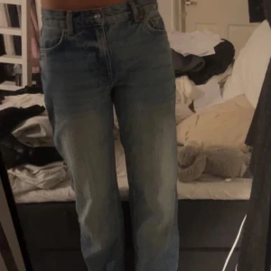Blå jeans från gina  - Raka jeans från gina 