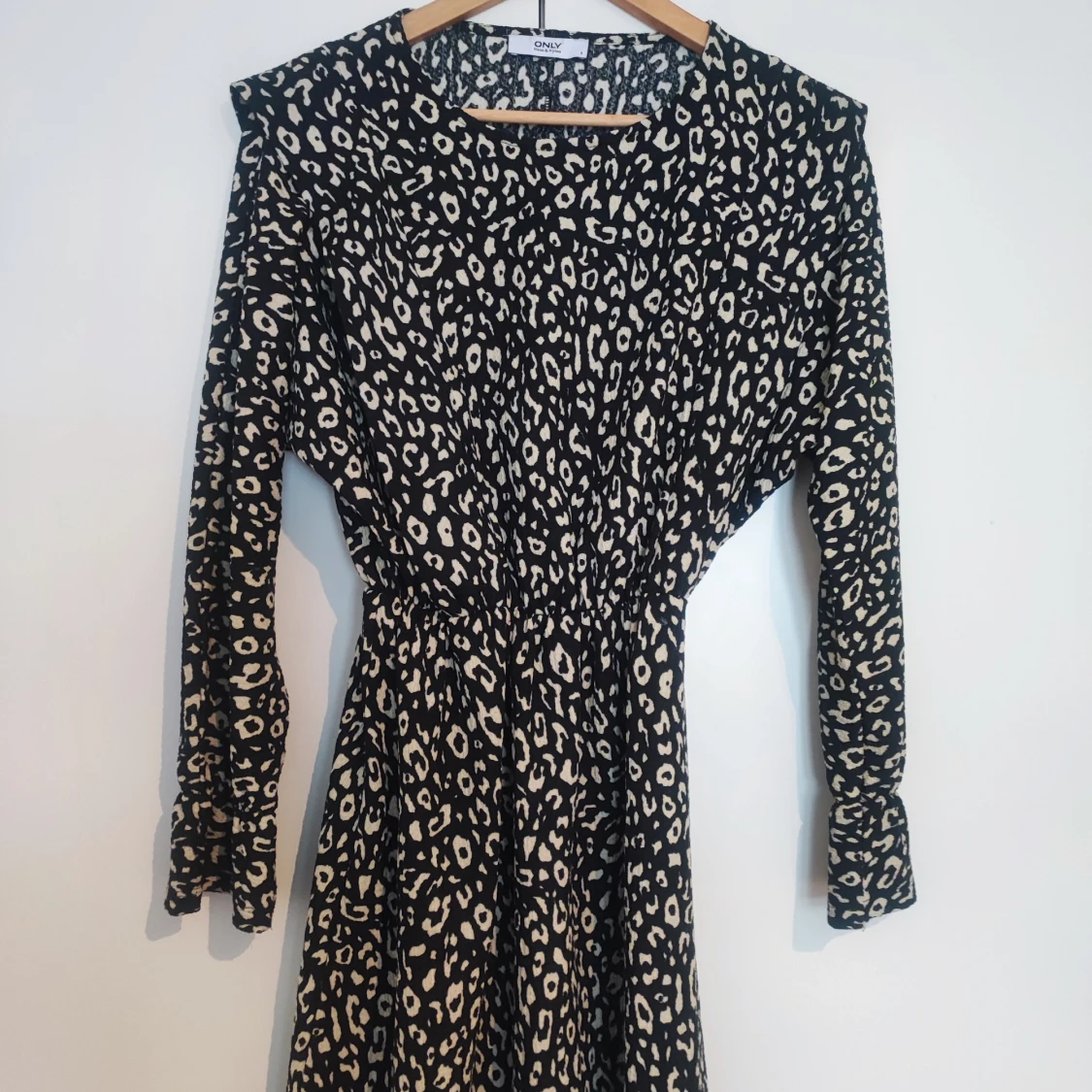 Leopardmönstrad klänning från ONLY
