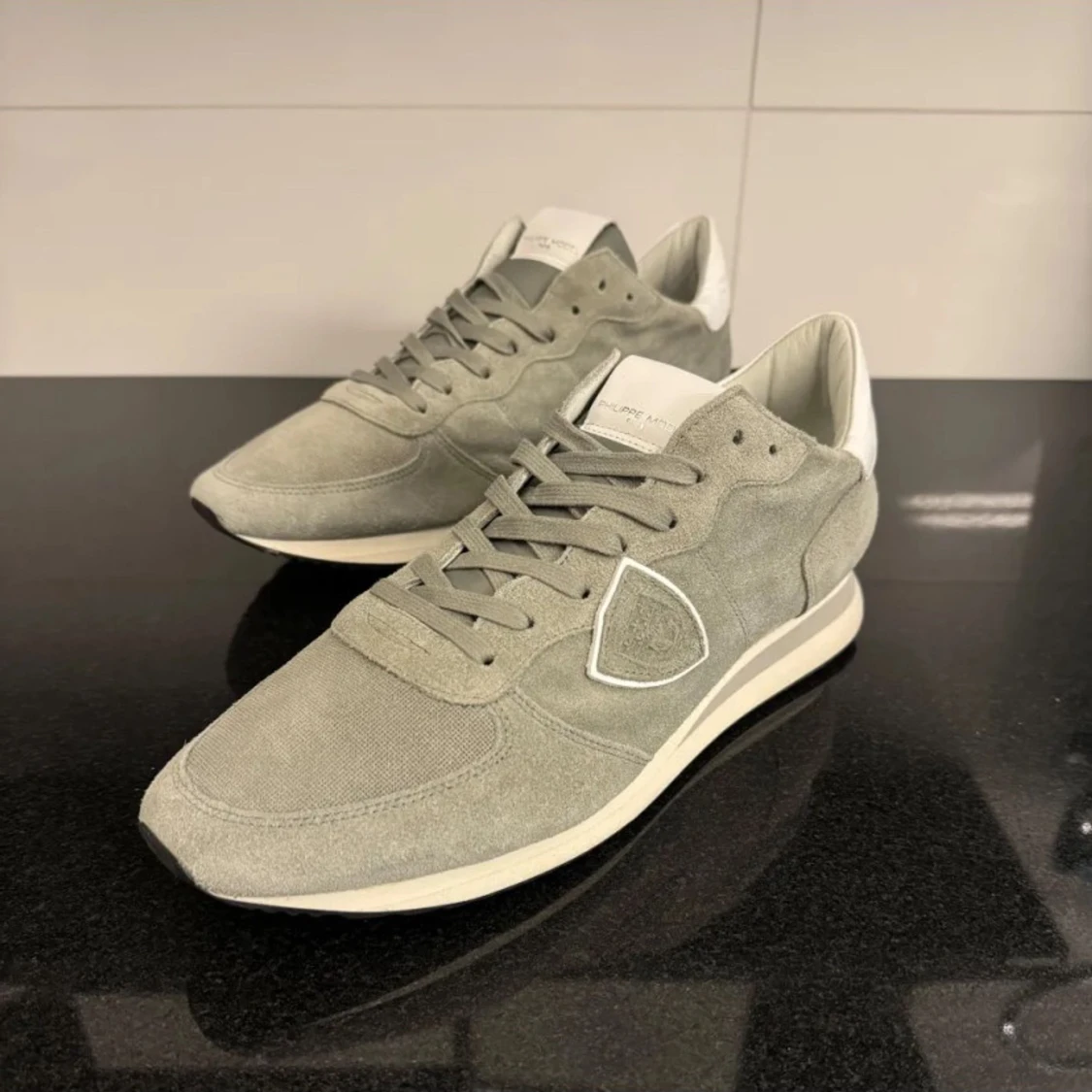 Beige sneakers från Philippe Model - 1