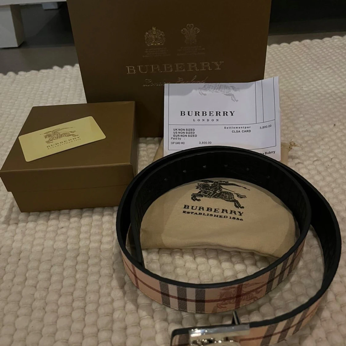 Burberry bälte silver tag