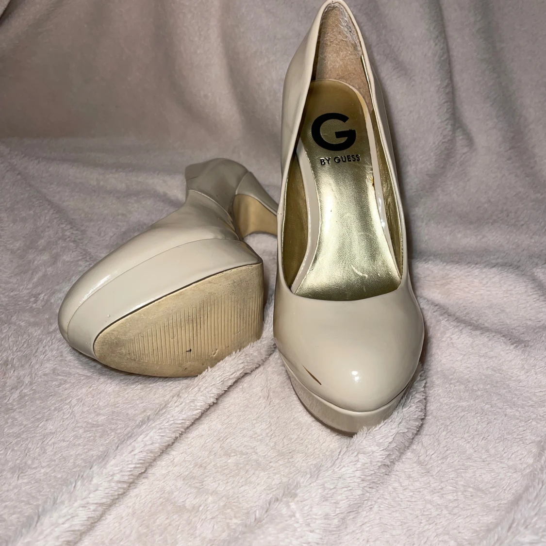 Krämfärgad guess klackar - 2