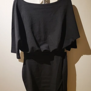 Klänning - Jätte fin klänning I absolut nyskick.