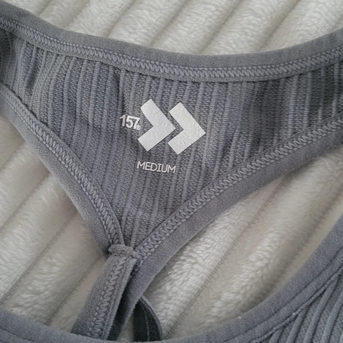 Grått ribbat träningsset från 157 - 2