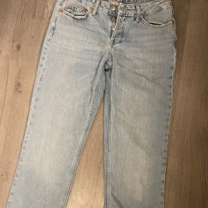 Ljusblå jeansbyxor - Jeans från lager 157. Storlek S men stora i storleken