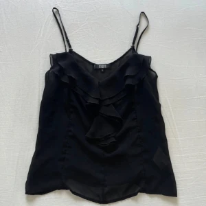 volang linne från bikbok - så himla snygg!❤️ säljer pga ingen användning, så snygg nu till vår eller sommar! 