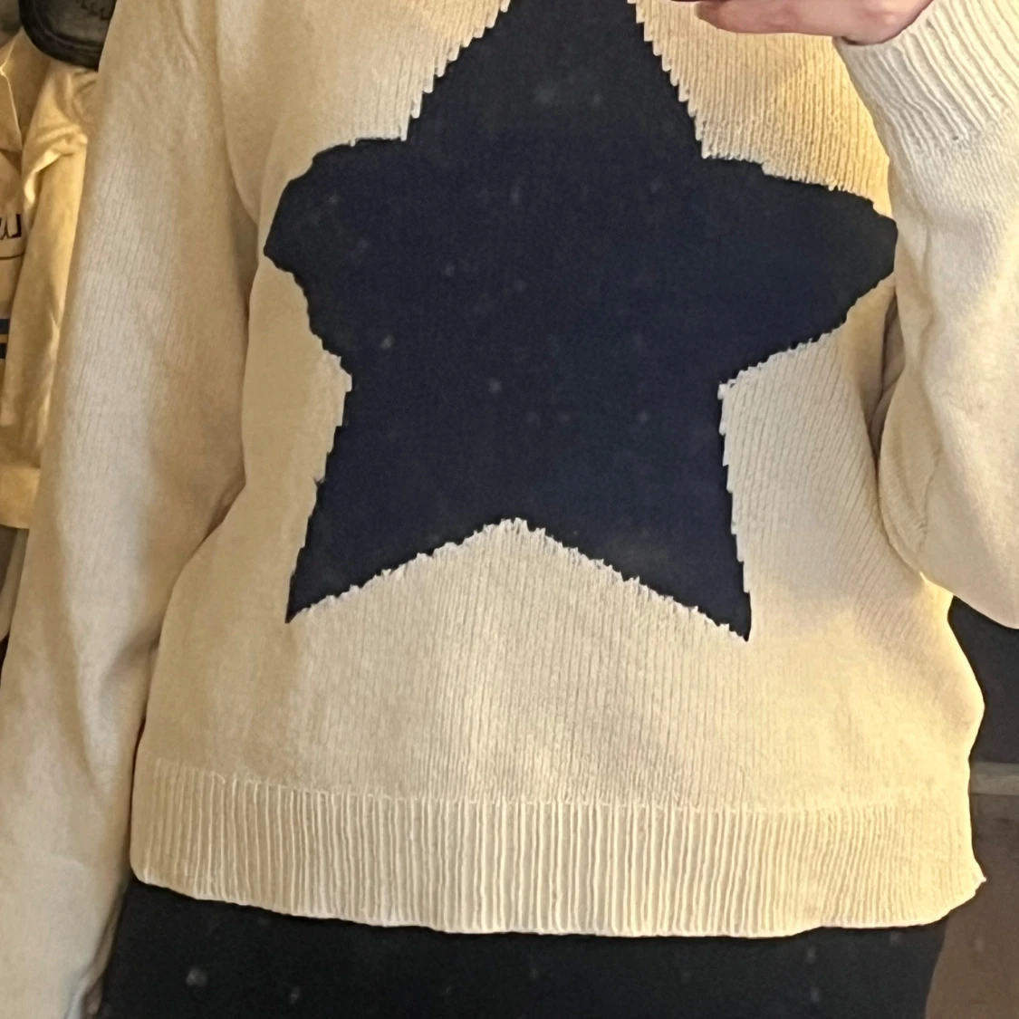 Vit stickad tröja med stjärna från Nelly - 1