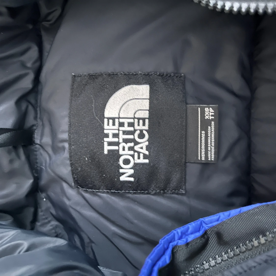 Blå och svart dunjacka från The North Face - 2