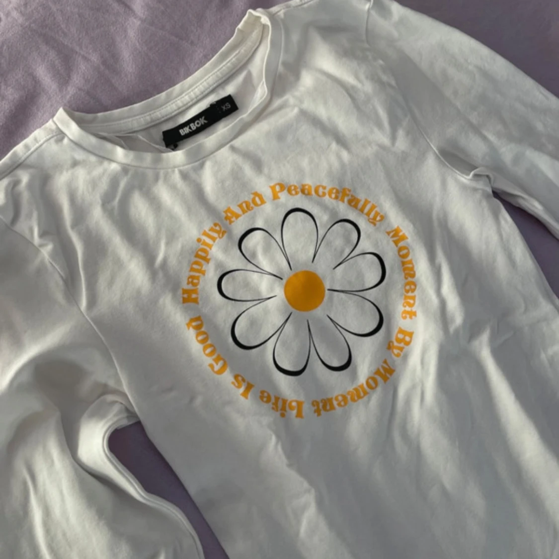 Vit långärmad croppad topp med blomtryck - 1