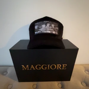 Svart keps med ifrån Maggiore limited edition c7 - Toppskick använt ett par gånger men inte längre därför så säljer jag den nu! Pris går att diskutera!👍🏻