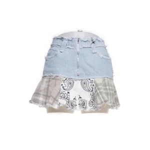 Lågmidjad Jeanskjol - Jätte snygg lågmidjad jeanskjol från jaded london men volanger. Tyvärr va den för liten för mig men sååå snygg!!💕💕