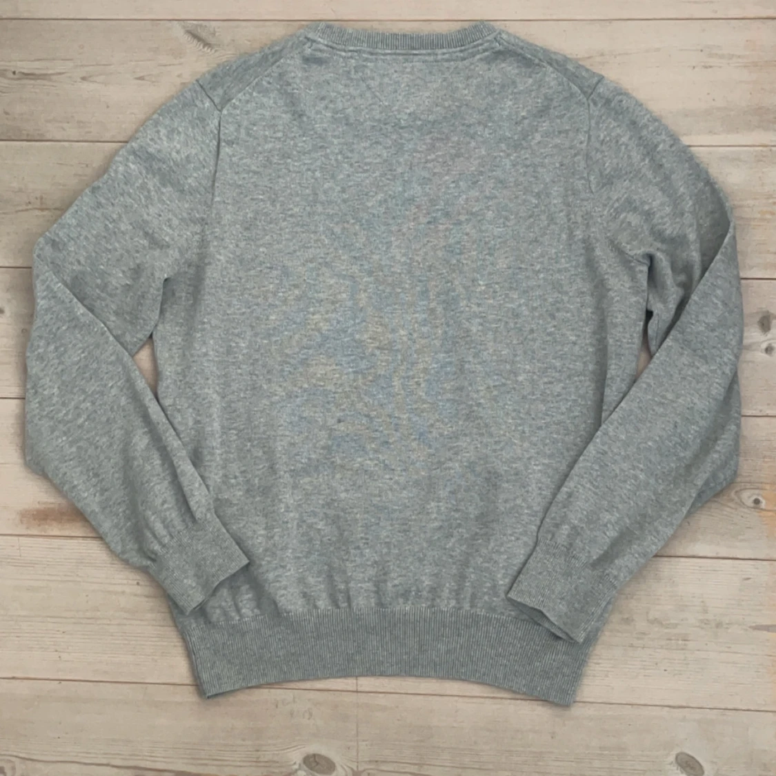 Grå tröja från Tommy Hilfiger - 2