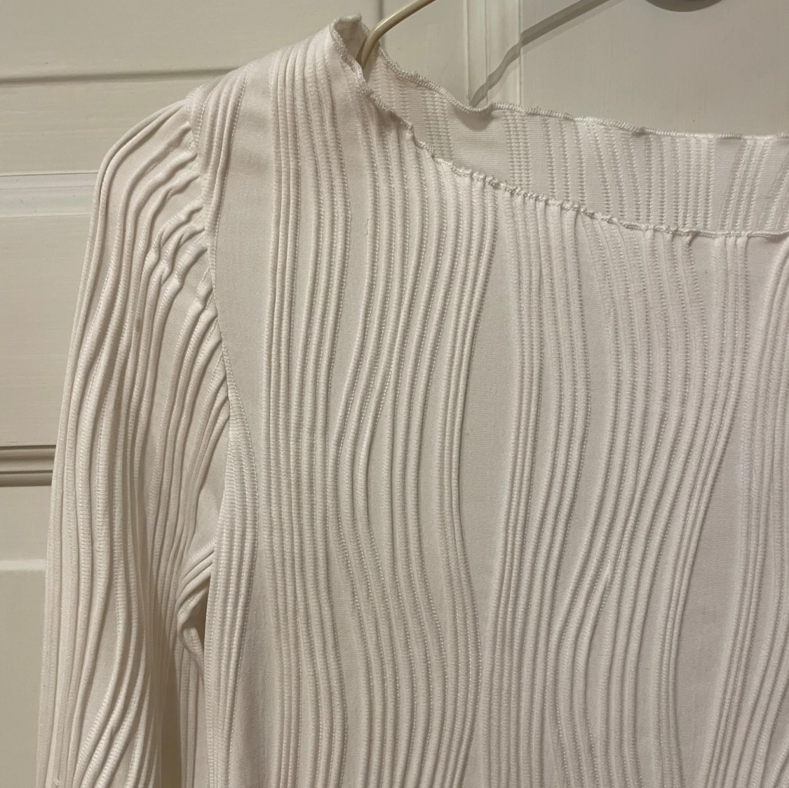 Vit coolt ribbad långärmad topp - 2