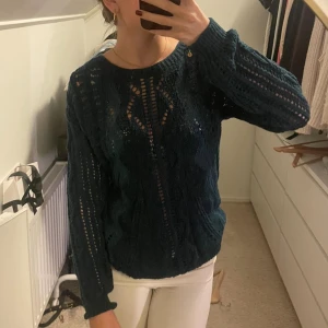 Mörkgrön stickad tröja - Jättefin tröja ifrån h&m, väldigt bra skick! 