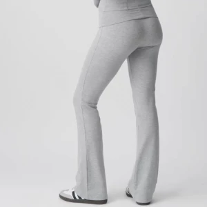 Yoga Pants - ljusgråa yoga pants från Gina Tricot. Bra skick. Nypris 360kr 💗