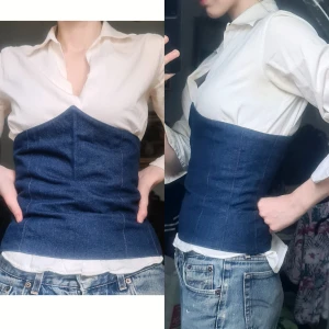 Korsett/underbyst hemsydd jeanstyg rutig S/M - Bra skick, bomull. Ingen bening (utom spetsen), skulle behövas vid snörningen. Lite lång och stor för mig, men smaksak om man vill att den sitter under eller över bysten. Passar kanske någon annan bättre. Mått på sista bilden. Rutiga är fodret.