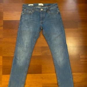 Jack&Jones jeans  - Skick 10/10  Har bara prövat en gång och dem passa inte. 