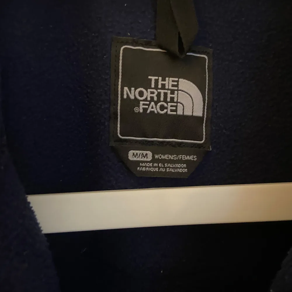 North face fleecejacka, storlek medium! (Aningen nopprig inuti, se bifogad bild) . Jackor.