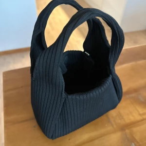 Zara väska  - Super söt zara väska, använd få antal gånger❤️