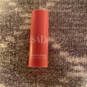 Isadora blush - Isadora blush i färgen 42, inte använd många gånger, ny pris 149 säljer för 80