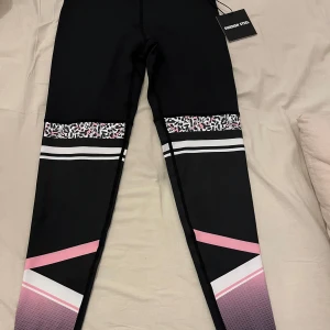 Träningstights - Oanvänd med etiketten kvar