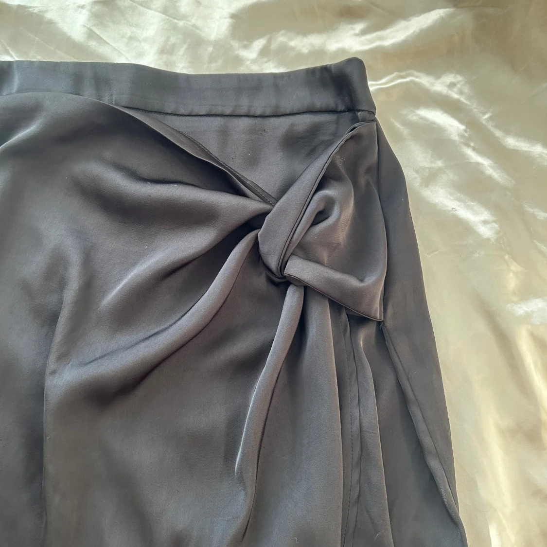 Svart omlottkjol med knytband - 91