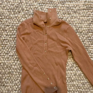 Tröja  - En stickad tröja från Shein. Storlek S. Mycket bra skick. 