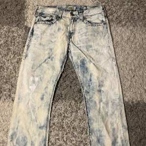 True religion jeans  - Vintage true religion jeans  Mått: Midja 42cm Längd 95cm Bredd 25cm Benöppning 22cm