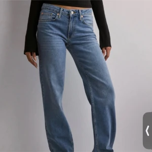 Nelly jeans - Lågmidjade utsvängda jeans från Nelly❤️ 