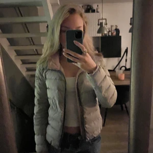 Colemar jacka  - Super fin jacka från colemar, jätte bra skick. Inga tecken på användning  Strl 40 men passar mig som har S 