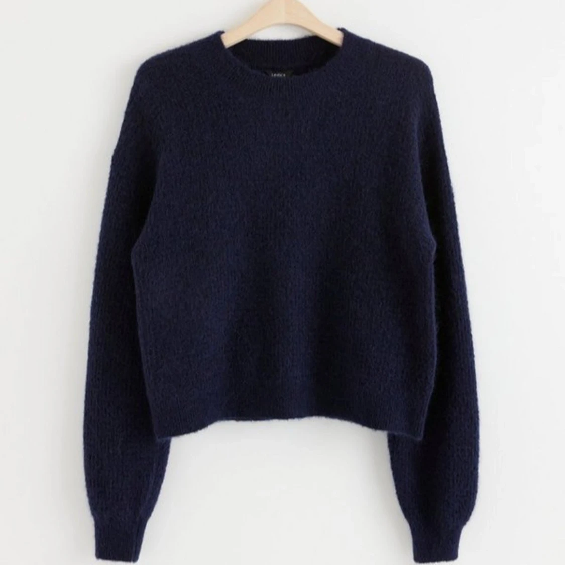 Mörkblå stickad tröja