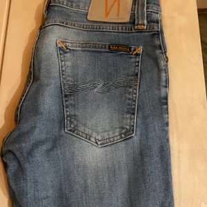 Nudie Jeans herr - Ny pris, 1599.   Pris, 299.  Super snygga herr jeans. Säljer eftersom de inte passar mig. Väldigt bra kvalitet. Pris kan diskuteras. 