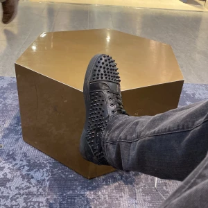 Loubitins - Skick 8/10 några spikar saknas Storlek 42,44 