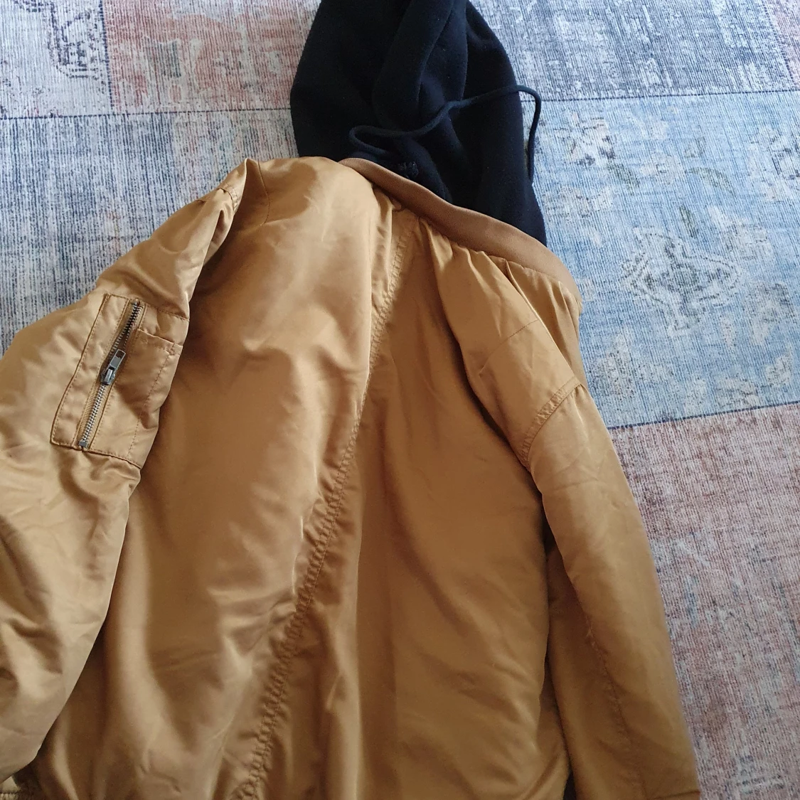 Brun jacka med huva från Forever 21 - 90