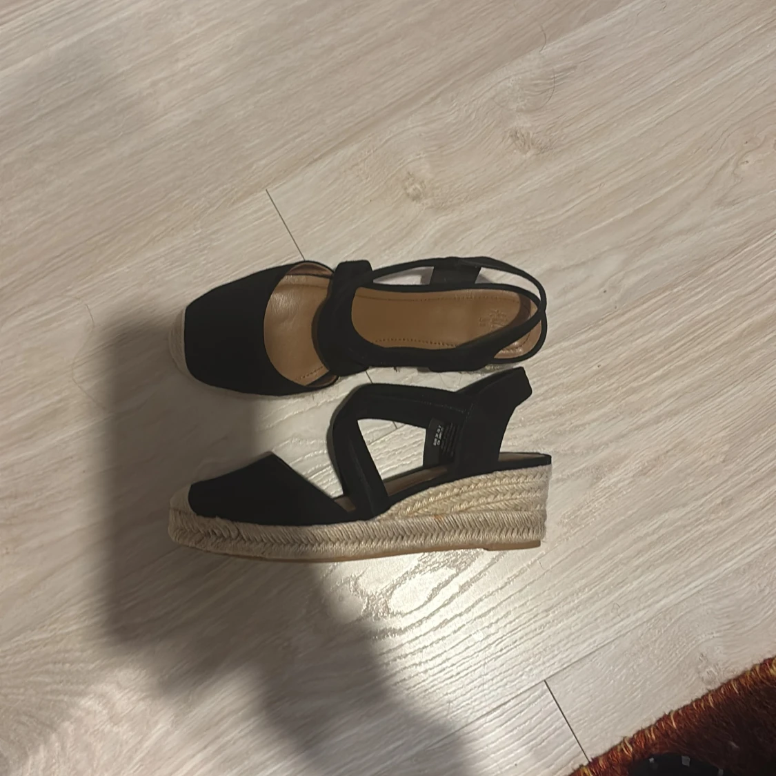 Svarta kilklackar från H&M - 90