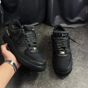 Air force 1 gtx - Säljer nu dessa unika Nike air force 1 gtx skor || inte mycket använda alls || skick 7,5/10 || nypris ligger på runt 3600kr || hör av dig vid frågor eller funderingar! || 